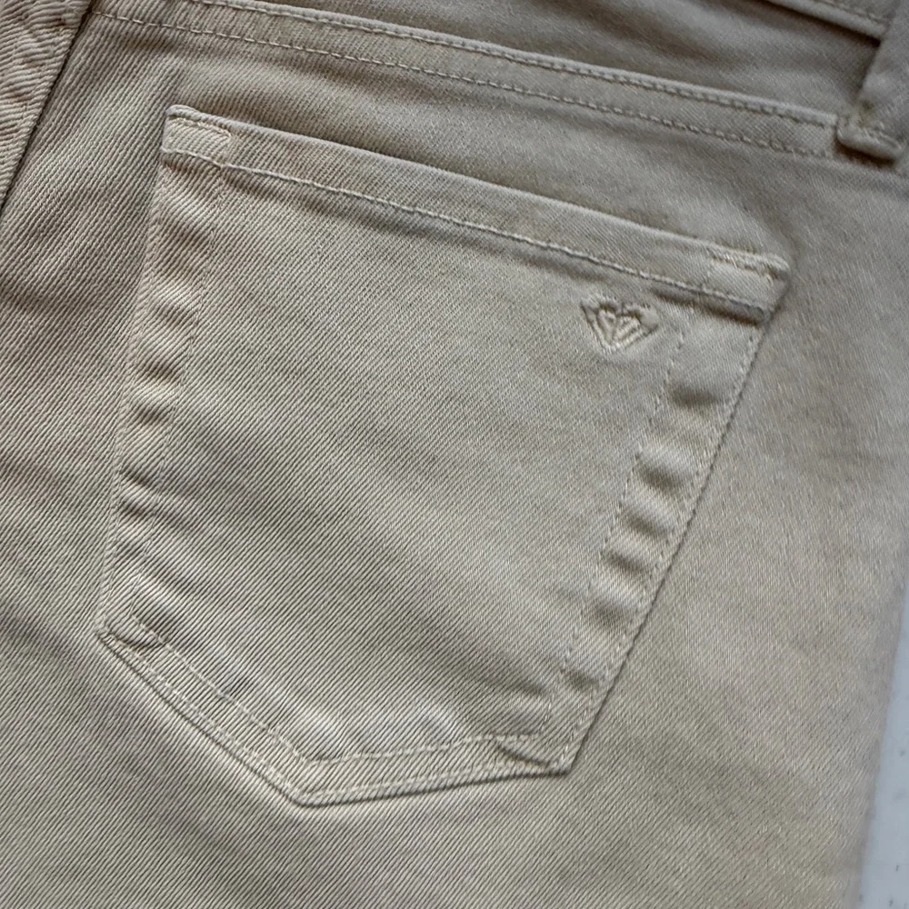 Roxy “Life is Short” Cream/Tan Shorts – Size 5 (NWT)